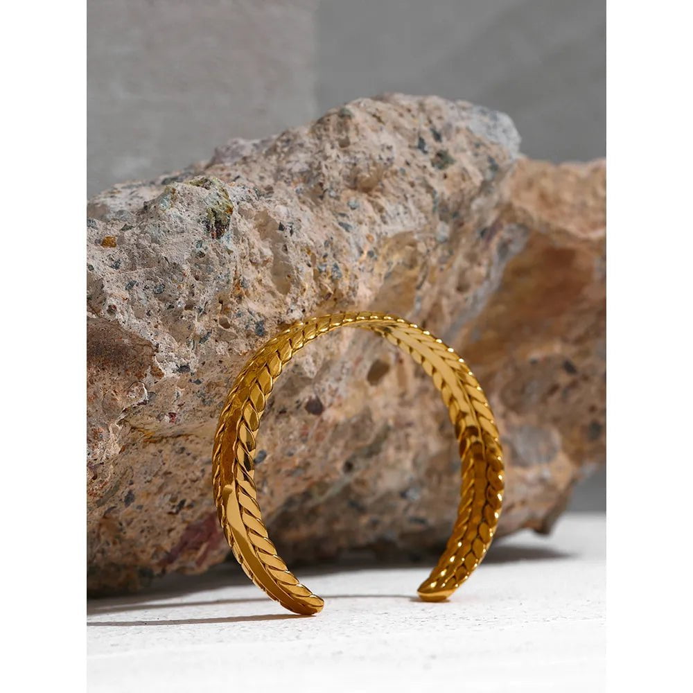 Wee Luxury Leaves Bangle Bracelet Minimalist Metalic Golden Cuff Bracelet