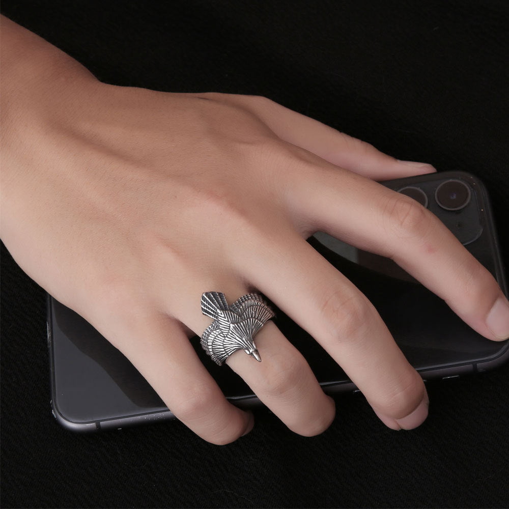 Wee Luxury Men Rings Vintage-Inspired Titanium Steel Men's Bird Ring with Creative Design