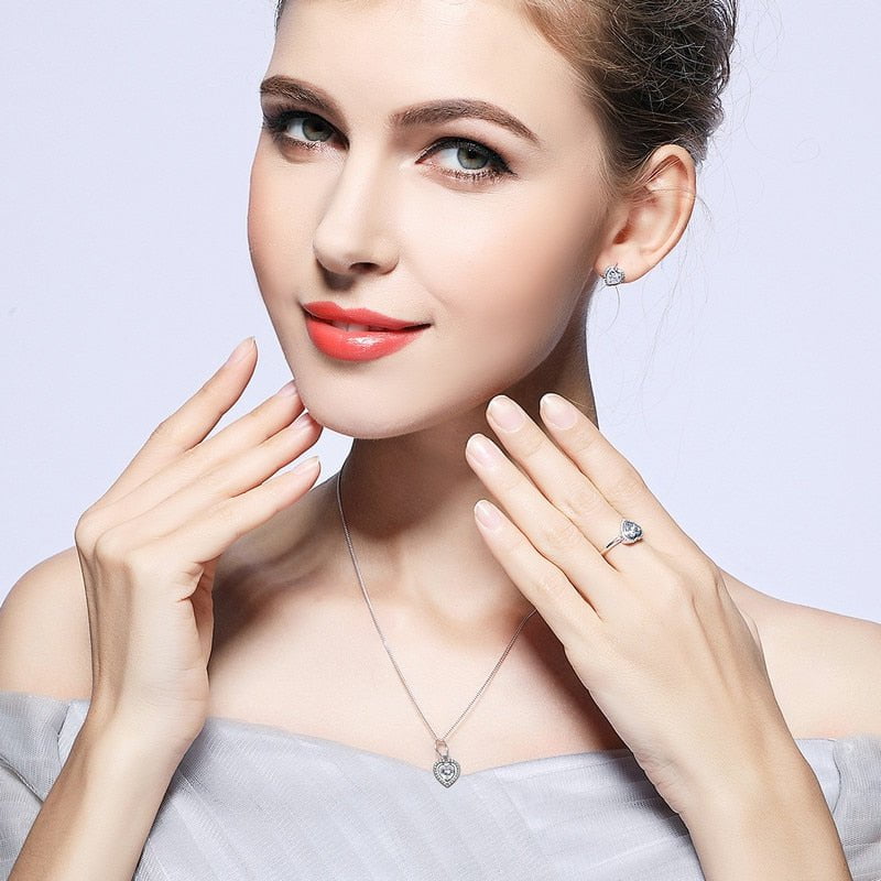 Wee Luxury Silver Earrings Silver Love Heart Shape Stud Clear Cubic Zirconia Fashion Anniversary Jewelry