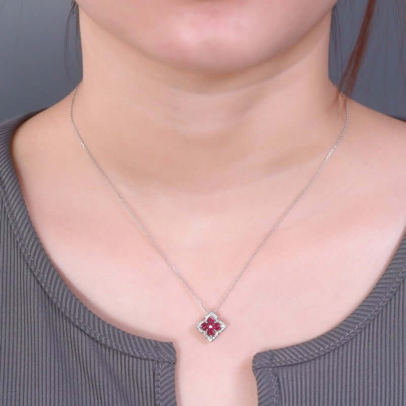 Wee Luxury Silver Necklaces Cultivate hongbao / 925 silver Red Treasure Four-leaf Grass Sterling Silver Necklace with Cultivated Gemstones