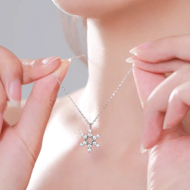 Wee Luxury Silver Necklaces Radiant Star-Shaped Snowflake Necklace in 925 Sterling Silver