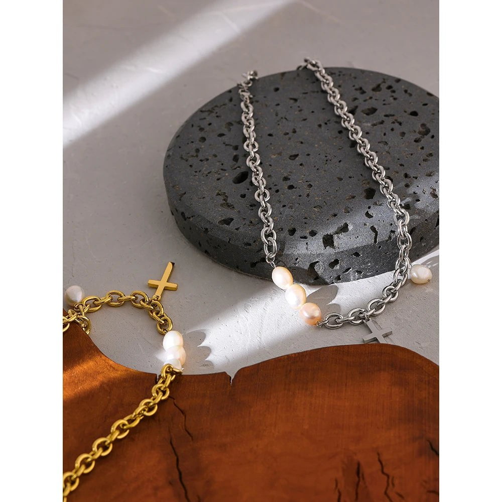 Wee Luxury Trendy Cross Pendant Necklace Luxury Natural Pearl Metal Collar Necklace