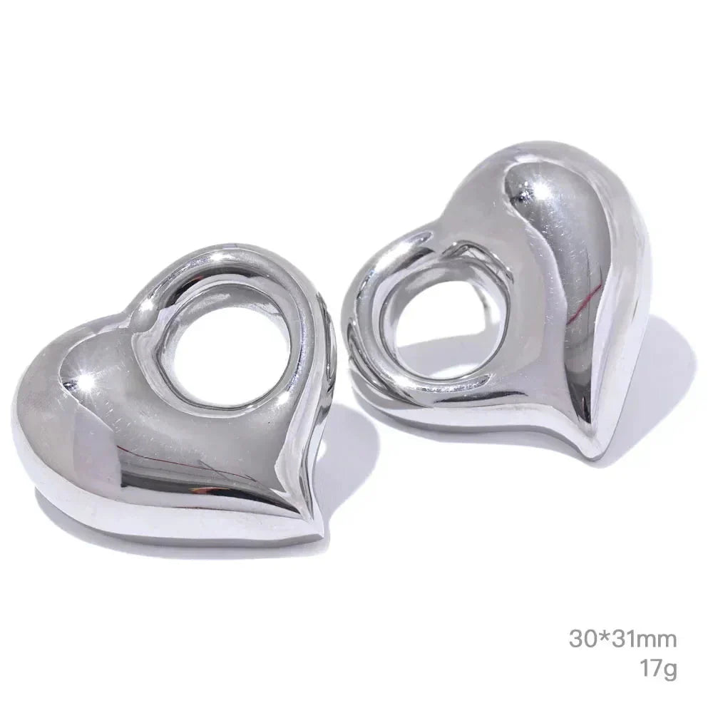 Wee Luxury Women Earrings 2906 Earrings Steel Romantic Hollow Stud Heart Earrings in Stainless Steel