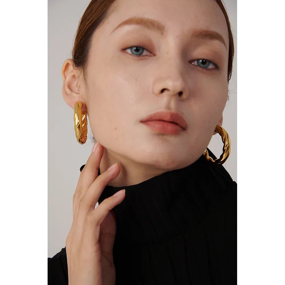 Wee Luxury Women Earrings Gold Plated Geometric Twisted Gold Plated Stud Earrings for Women