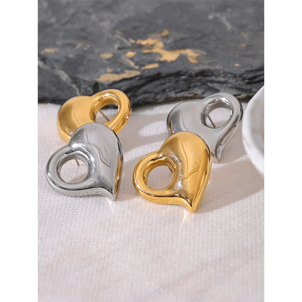 Wee Luxury Women Earrings Romantic Hollow Stud Heart Earrings in Stainless Steel