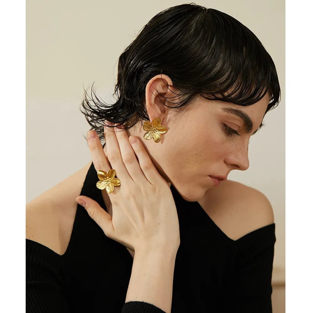 Wee Luxury Women Earrings YH1906A Vintage Flower Metal Stud Earrings For Women