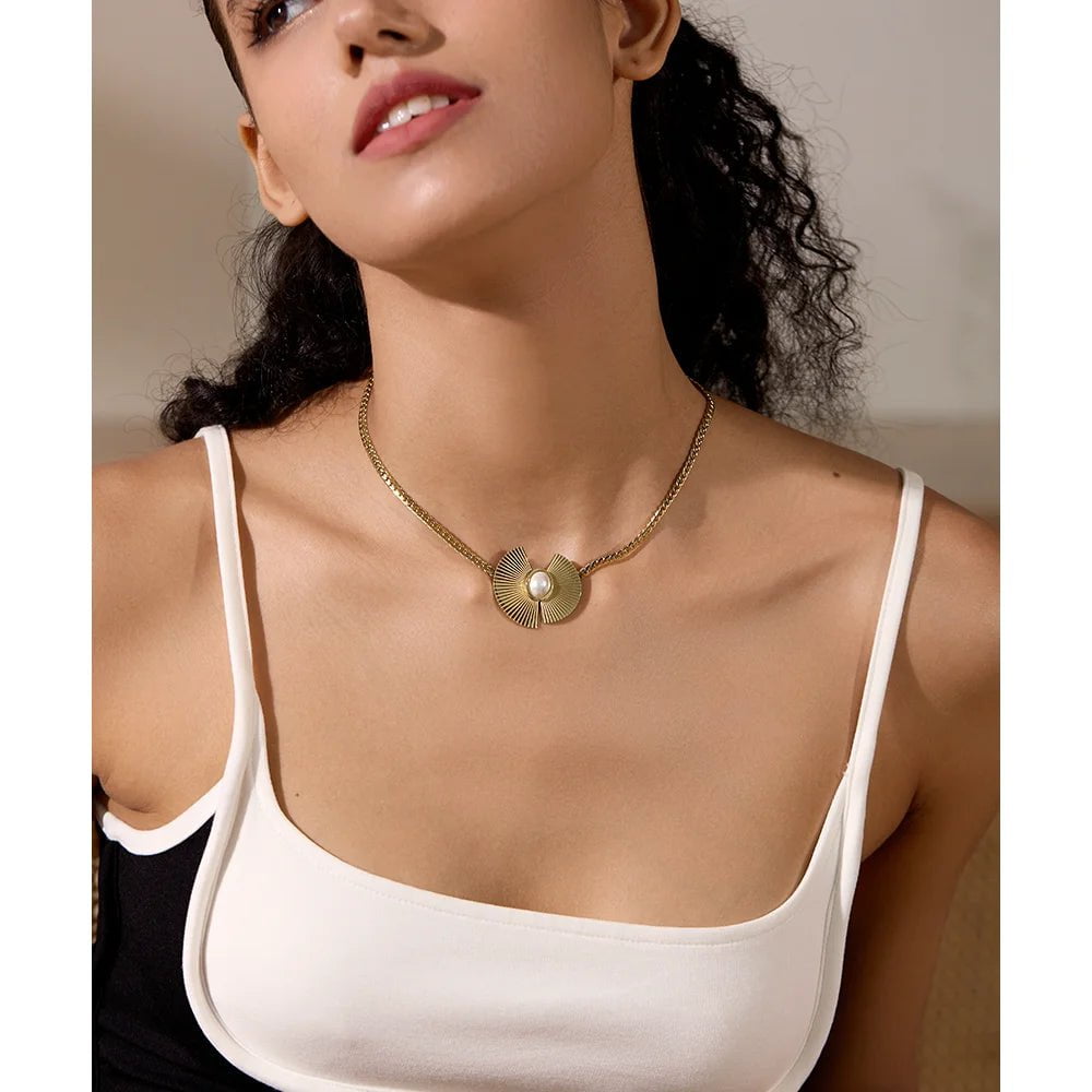 Wee Luxury Women Necklaces 316l Stainless Steel Imitation Pearl Fan Pendant Collar Necklace