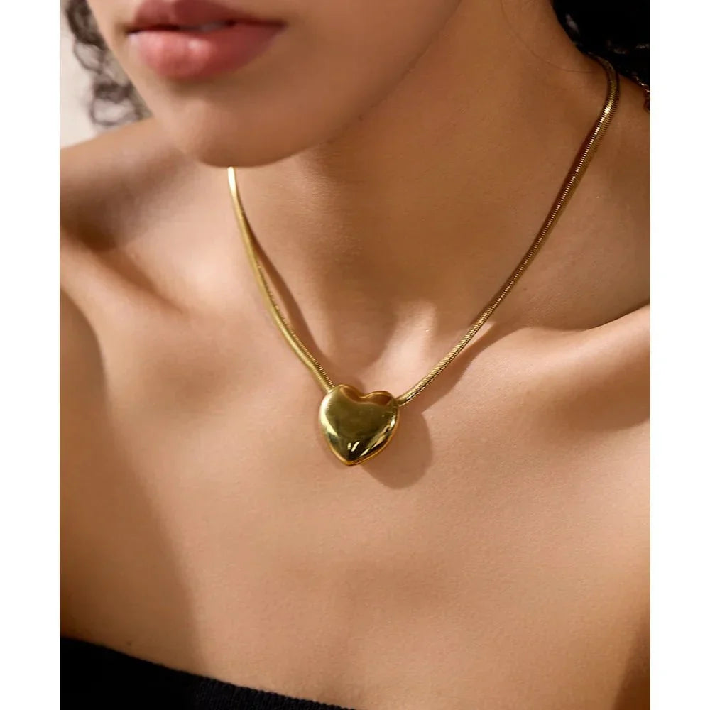 Wee Luxury Women Necklaces Stainless Steel Heart Pendant Necklace with Metal Flat Snake Chain