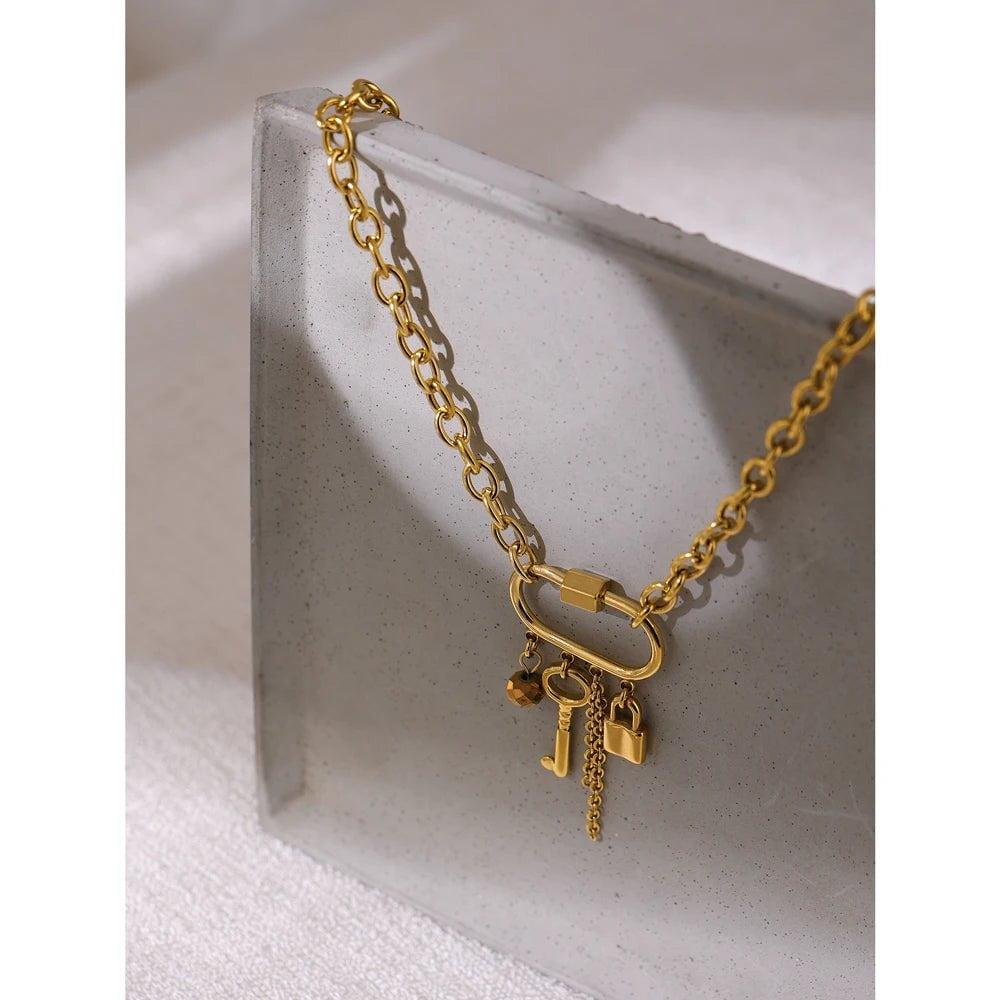 Wee Luxury Women Necklaces YH1734A Gold Chain Charm Metal Crystal Lock Key Pendant Necklace