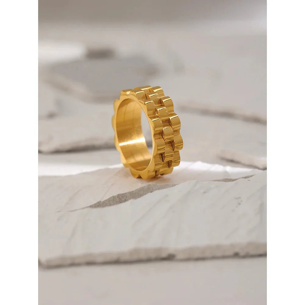 Wee Luxury Women Rings Trendy Simple Chic Golden Metal Stainless Steel Women Finger Ring