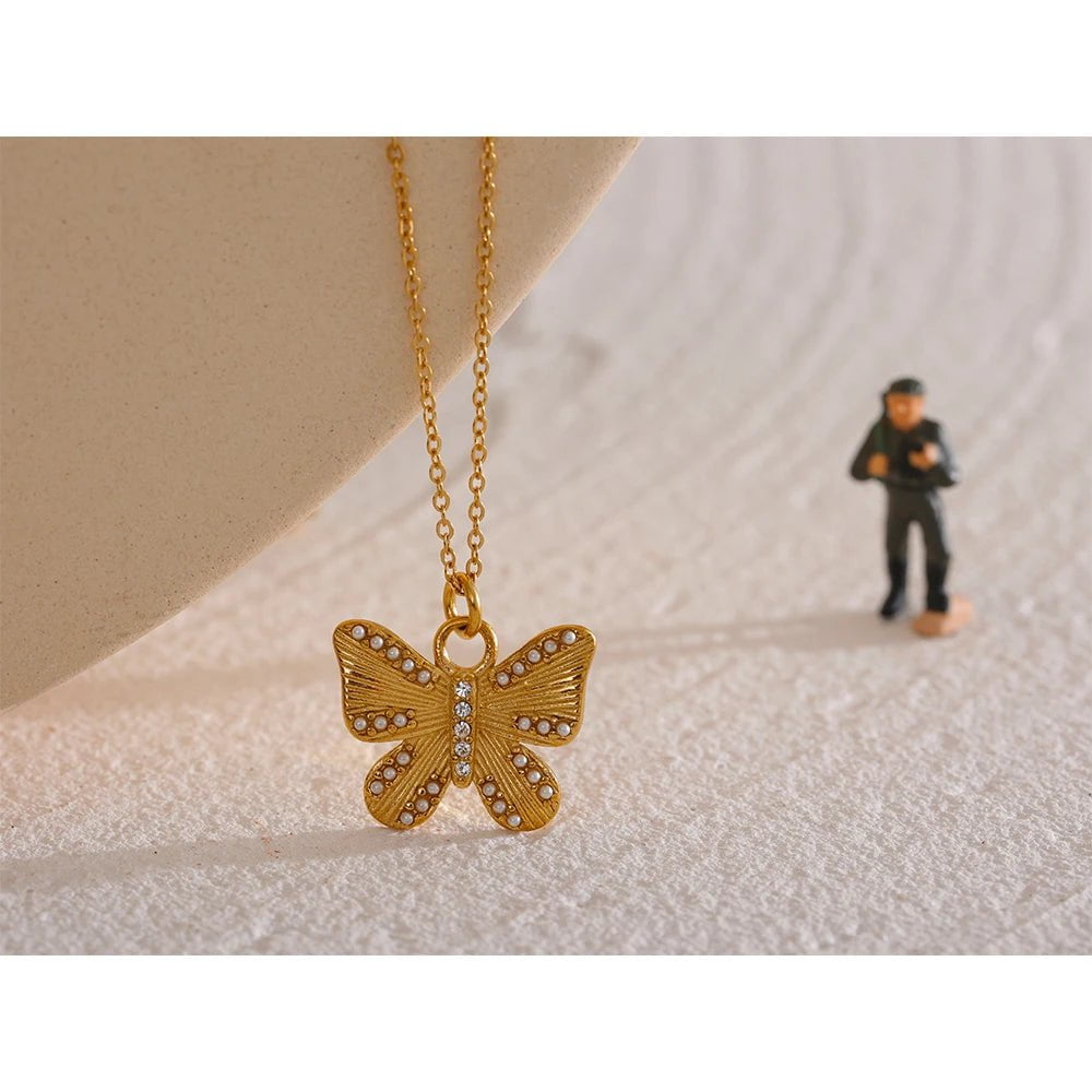 Wee Luxury YH759A Romantic Imitation Pearls Butterfly Insect Pendant Stainless Steel Collar Necklace