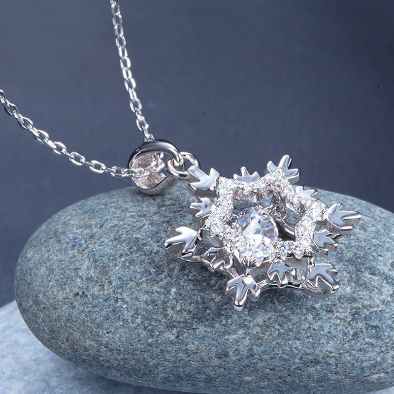 Wee Luxury Silver Necklaces 18" (45.7 cm) including the clasp / Silver Dancing Stone Snowflake Sterling Silver Necklace